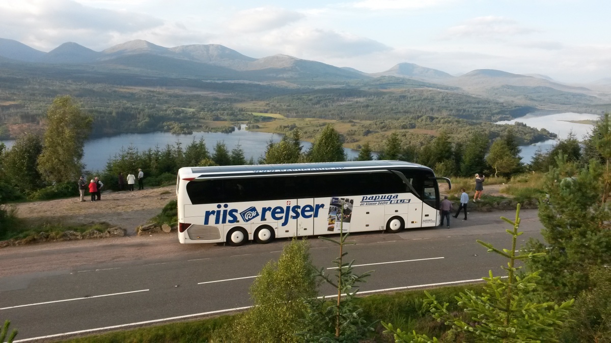 Vores egen bus i de smukke skotske landskaber