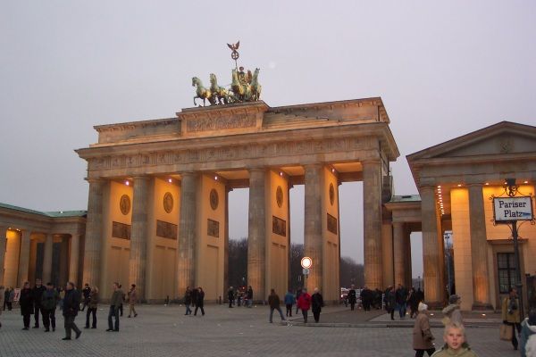 Vi har den klassiske byrundtur, hvor vi ser mange af Berlins flotte bygningsværker