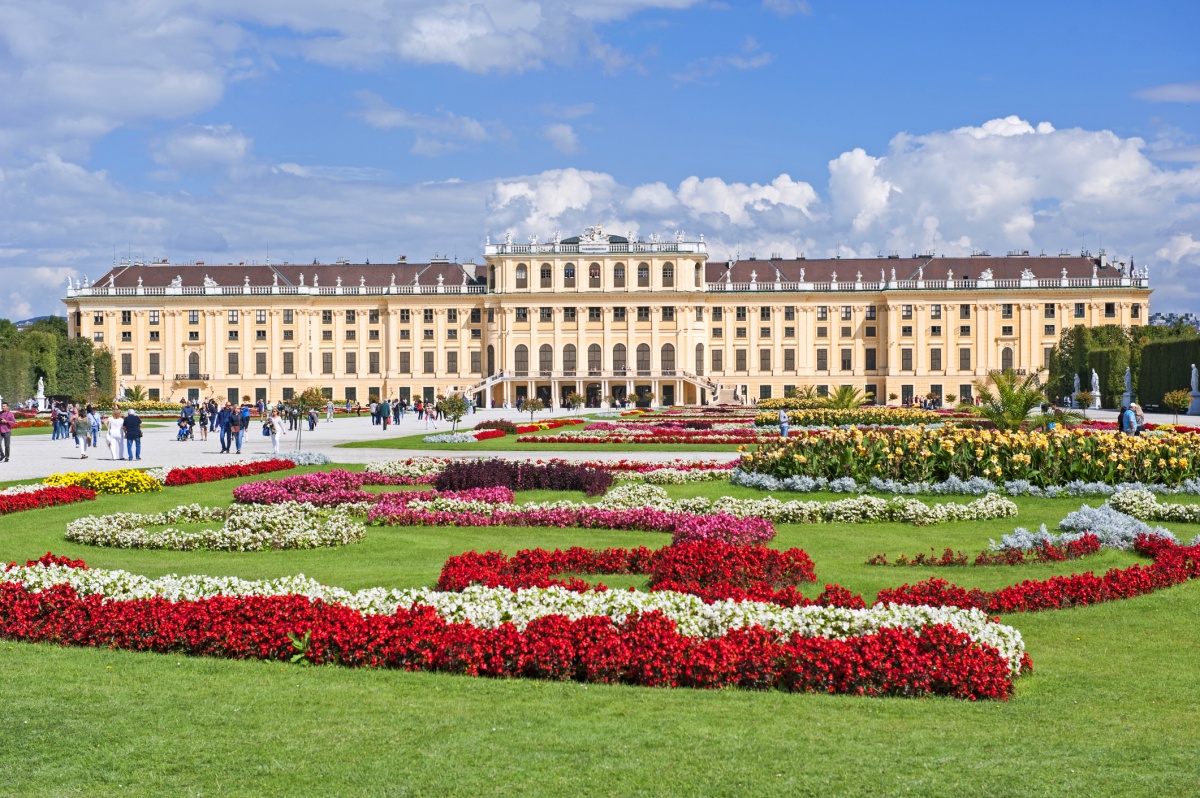 I Wien besøger vi den berømte kejserlige sommerresidens Schönbrunn.