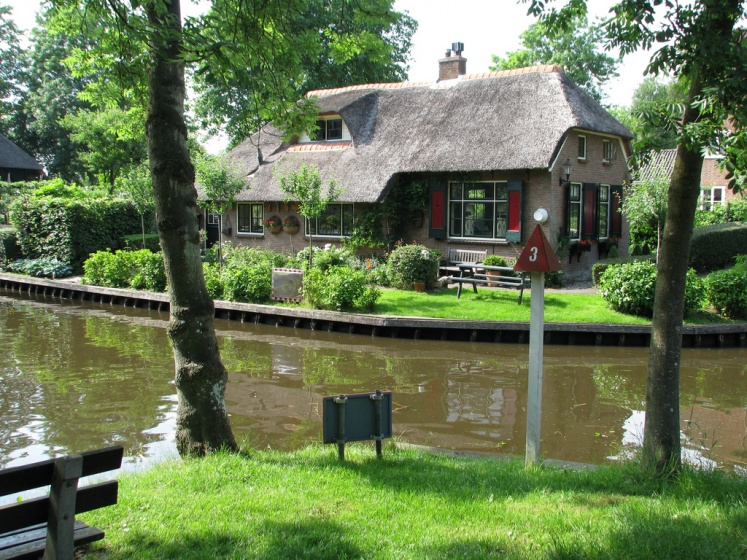 Vi skal også besøge den idylliske kanalby Giethoorn