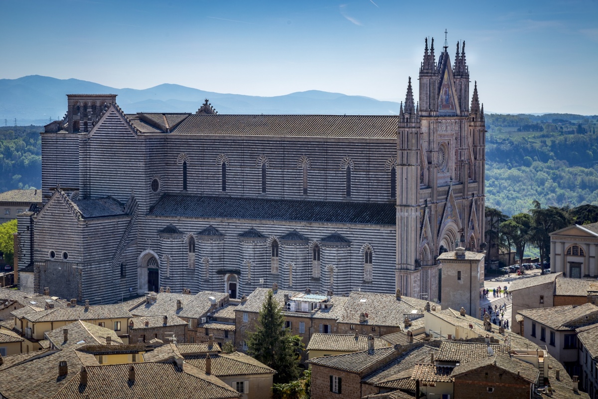 3. dag opholder vi os i byen Orvieto og nyder bl.a. den imponerende kirke, beliggende ved torvet. 