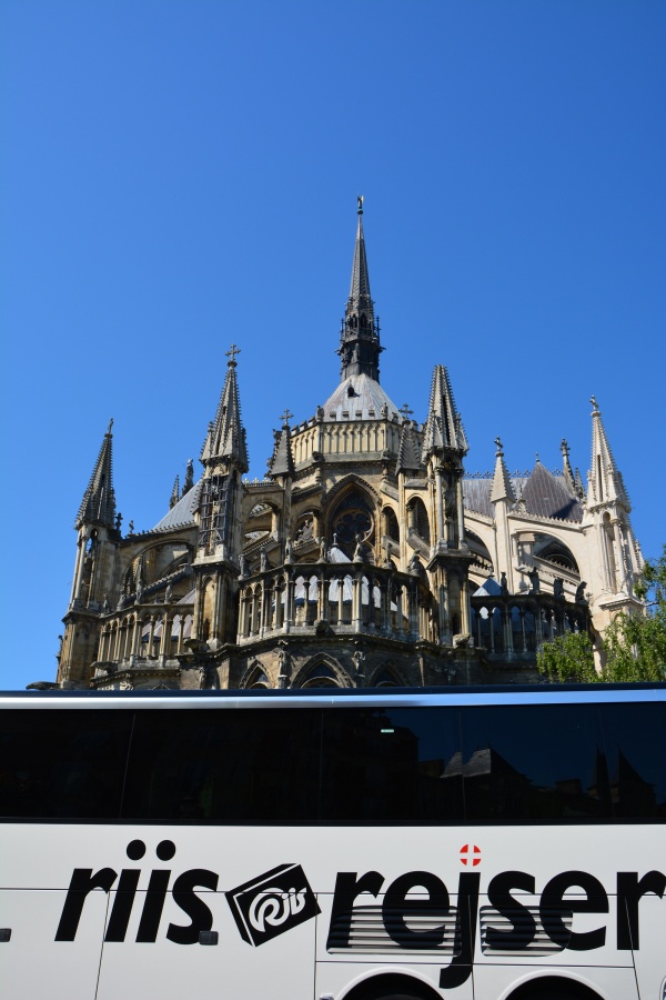 Vi bruger også vores egen bus på rundturen i Paris
