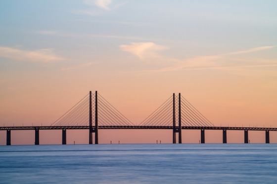 Rejsen går over Øresund til Sverige og via Jönköping til Sveriges smukke hovedstad. Vi holder pause med passende mellemrum, og vores aftensmad spiser vi undervejs, inden vi ankommer til Stockholm midt på aftenen