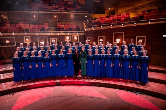 Kom med på en rigtig juletur til vores hovedstad og oplev DR Pigekorets smukke julekoncert. Det er, så man får gåsehud, når de dygtige piger optræder