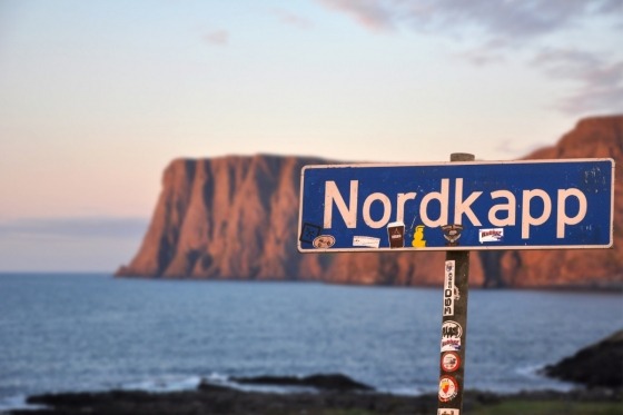 Når du står på Nordkapklippen kl. 23.59 og betragter midnatssolen, og når du vågner en tidlig morgen på Lofoten og betragter det enestående naturscenarie, der udspiller sig, så forstår du, hvorfor denne rejse står som noget helt særligt for rigtig mange mennesker