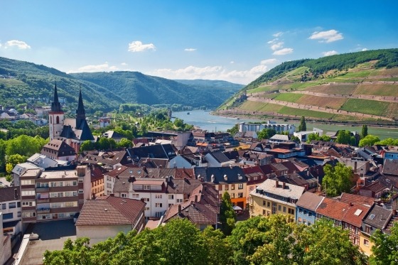 Der er noget fascinerende ved Rhinen. Der er en livlig trafik på Tysklands store og flotte flod, da såvel erhverv som turisme bruger Rhinen i stor stil. Gennem historien har Rhinen dannet rammen om handel fra Nordsøen til Alperne