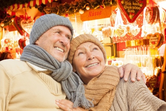 De flotte julemarkeder med alverdens julepynt, juleglögg, brændte mandler og meget mere finder vi næppe prægtigere end i Tyskland og ikke mindst i Nordtyskland. Vi besøger de måske to berømteste julemarkedsbyer, Lübeck og Hamburg på denne miniferie