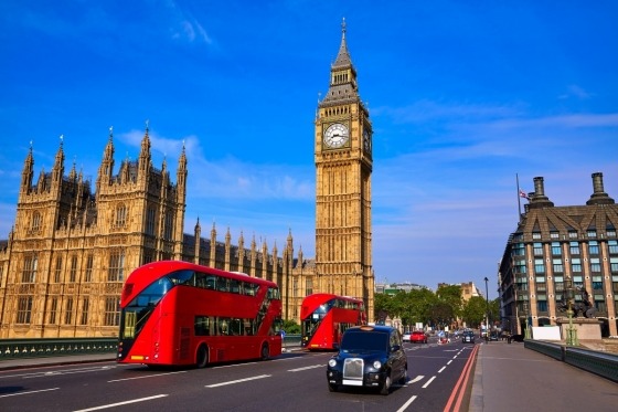 London er en af verdens mest interessante hovedstæder at besøge, og det alene på grund af de mennesker, der bor i byen. Briter, afrikanere, franskmænd, indere, asiater, sydamerikanere og mange, mange andre folkeslag er repræsenteret og vidner om Storbritanniens historie som kolonimagt i stort set alle dele af verden