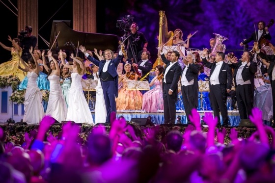 Oven på sidste års kæmpesucces er André Rieu igen i år klar med en stemningsfuld julekoncert i sin hjemby Maastricht