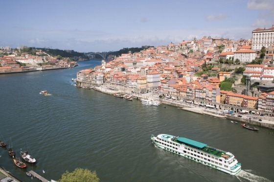 Oplev den storslåede Douroflod i Portugal på dette skønne flodkrydstogt. Nyd en fantastisk og oplevelsesrig rejse gennem imponerende landskaber og steder med stor historisk og kulturel betydning